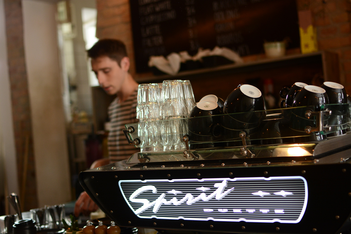 Distrikt Coffee in Berlin | Pixi mit Milch