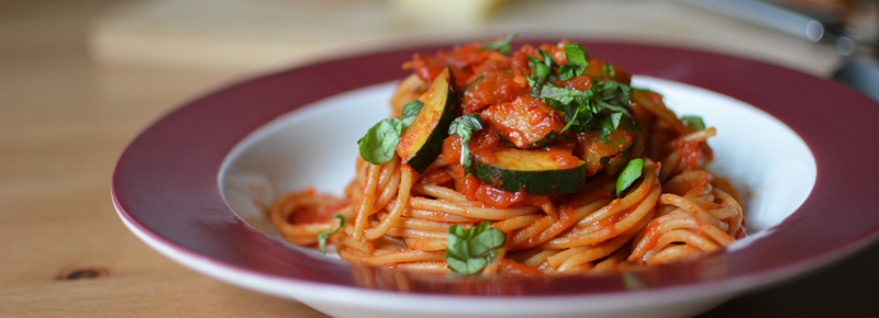 Spaghetti mit Tomaten-Zucchini-Sauce