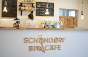 Schoendorf Bio Cafe Bratislava | Pixi mit Milch