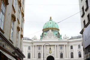 Wien-Hofburg | Pixi mit Milch
