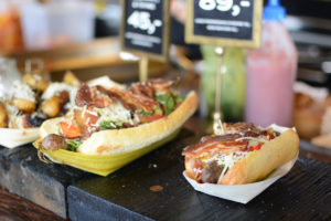Hot Dogs bei Copenhagen Street Food | Pixi mit Milch