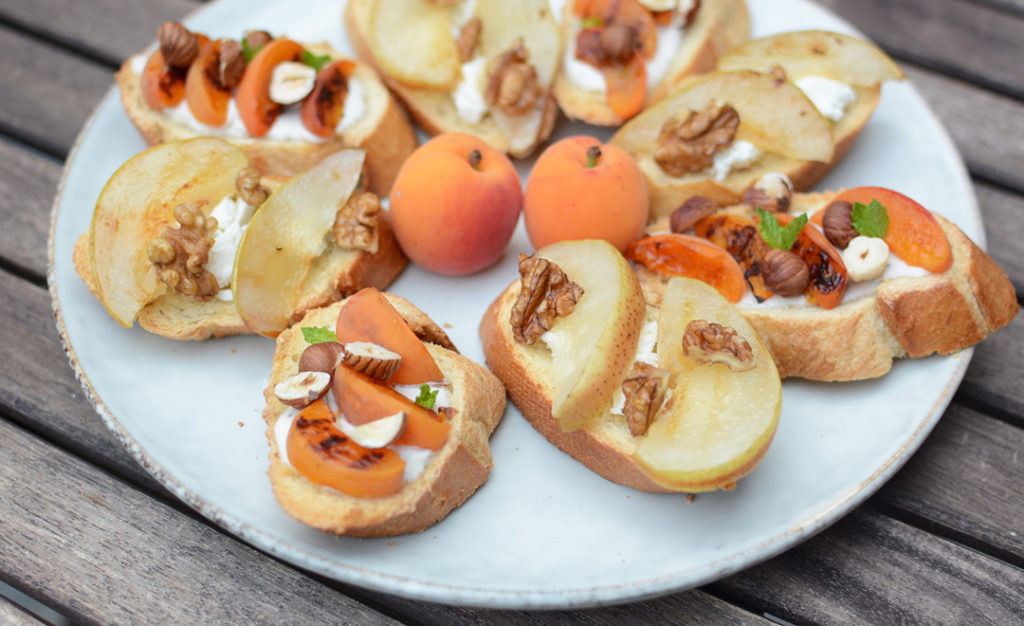 Rezept: Zweierlei fruchtige Crostini - Pixi mit Milch Rezept: Zweierlei fruchtige Crostini - Pixi mit Milch