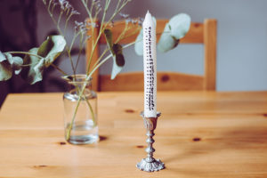 Selbstgemachte Adventkalender-Kerze | Pixi mit Milch