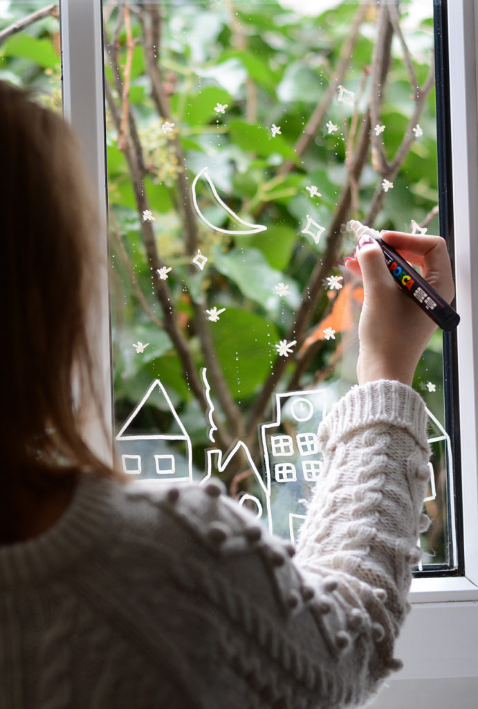 DIY Fenster weihnachtlich bemalen Pixi mit Milch