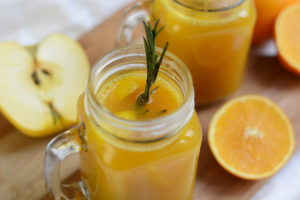 Orangen-Apfel-Punsch mit Kurkuma | Pixi mit Milch